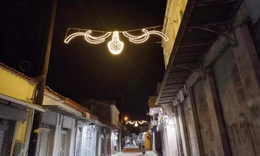 Διχάζει ο χριστουγεννιάτικος στολισμός στη Μυτιλήνη - Τα χρήματα που δόθηκαν και το αποτέλεσμα